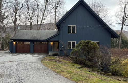 Killington House | Private Post & Beam Home Ideal for Family or Group Gatherings