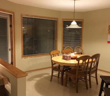 Fort Gary House | Private Queen Bedroom in Kenaston, Walmart, Costco, MITT, IKEA, Outlet, Unversity of Manitoba are nearby