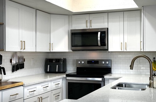 The Townhomes House | Private, Quiet Corner TownHome with Mountain Views in Upscale Resort Community
