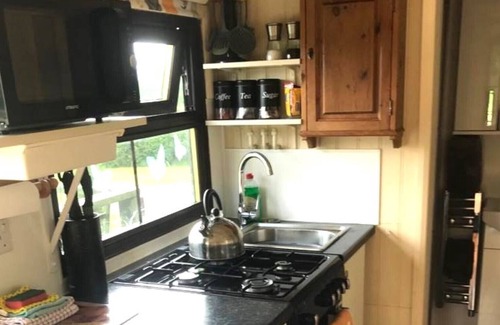 Hadlow Down Cabin | Private, quiet en-suite hut, glorious views, Perch Hut