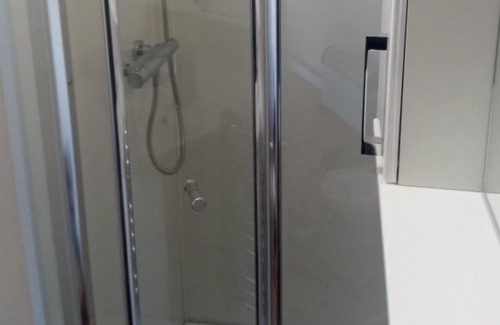 Hadlow Down Cabin | Private, quiet en-suite hut, glorious views, Perch Hut