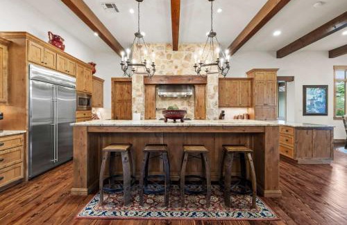 Bergheim House | Private Ranch - Pool,Ping Pong,Yoga,Weddings,Games