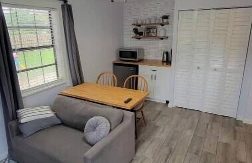 Weston Apartment | Private Relaxing Studio - Weston