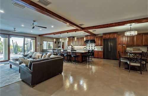 Monte Del Oro House | Private Resort Style Newly Remodeled, Brilliant Catalina Views, 2 Master Suites