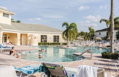 Lucaya Condo | Private Retreat In Resort-Style Gated Community! Heated Pool! Close to Shops, Dining & Beaches!