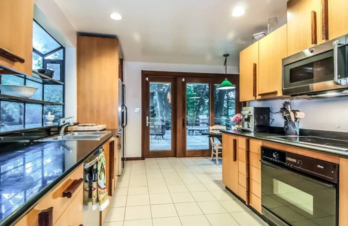 McLean House | Private retreat minutes from GW P/way, DC, airport