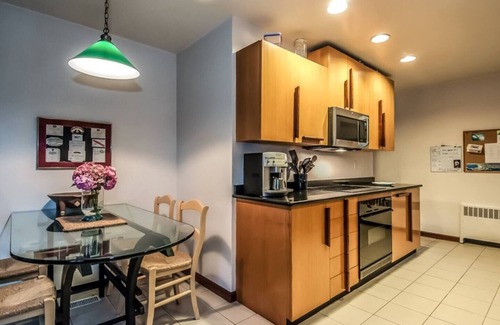 McLean House | Private retreat minutes from GW P/way, DC, airport