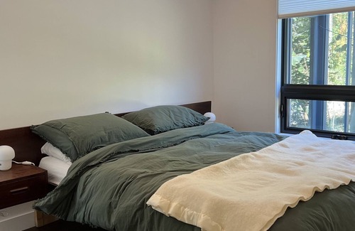 Creemore House | Private retreat on the Noisy River near Creemore and Devils Glen.