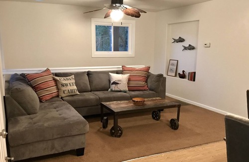Lotus House | Private River and Mountain Views from Cozy Cabin, Covered Deck and Beach!