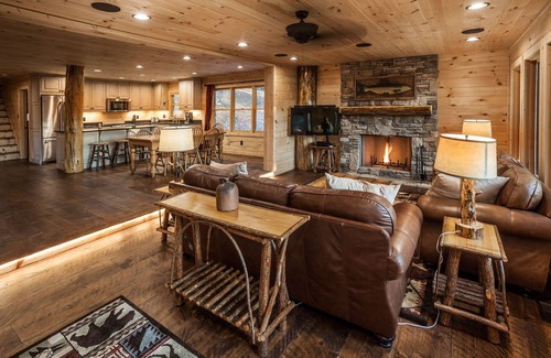 Ellijay Cabin | Private River Cabin with Playground, Fishing, Mountain View, Hot tub