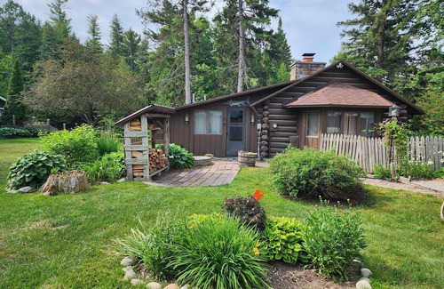 Indian River Cabin | Private River Frontage Cabin! 🌲🚣‍♂️ Paddle, Float, and Relax to Burt Lake!