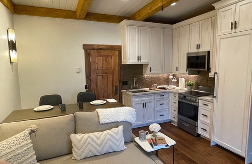 Tabiona Cabin | Private, Romantic Honeymoon/Anniversary Cabin Retreat with Pond and River Access