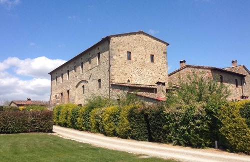 San Macario In Monte House | Private Room in a small medieval village with pool, between Florence and Siena