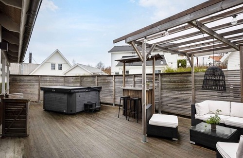 Sjomarken House | Private room nearby lake with view to the garden