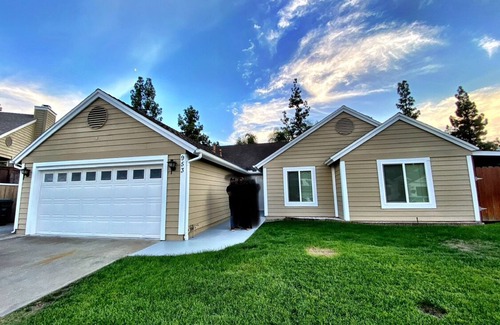 Country Club House | Private Room available in 3 bedroom house with Pool and Jacuzzi