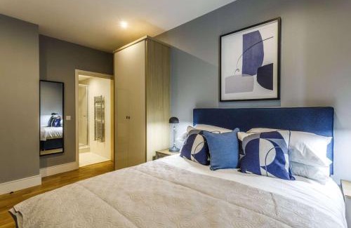 Dublin House | Private Room Available in Spacious High Rise Apartment with Park & City View