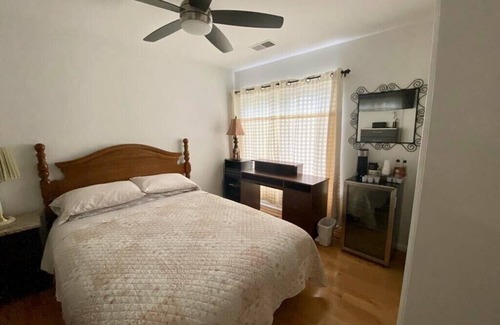 Gaithersburg House | Private room&bath in shared SFH/ 10 mins to Shadygrove metro