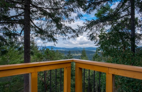Salt Spring Island House | Private rooms/Suites. Ocean,mountain view,hot tub.Next to Mount Maxwell park.