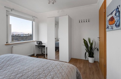 Hafnarfjordur Bed & Breakfast | Private room - Comfortable King Bed with WiFi in Hafnarfjörður