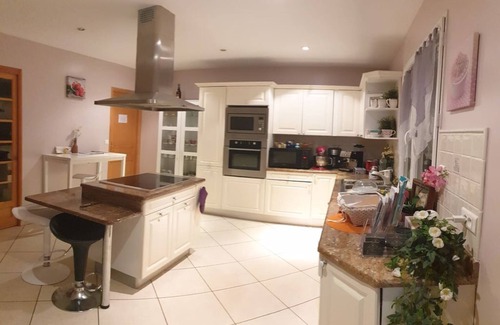 Corbeil-Essonnes Bed & Breakfast | Private room for 4 persons 30 min Paris