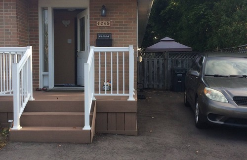 Clarkson-Lorne Park House | Private room for Females single occupancy