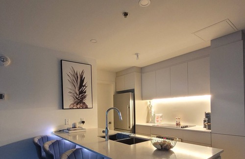 Brossard House | PRIVATE ROOM IN A CONDO