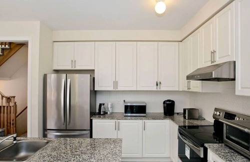 Durham Region House | Private room in a guest house