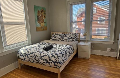 Middletown House | Private room in a shared apt Middletown near Wesley uni