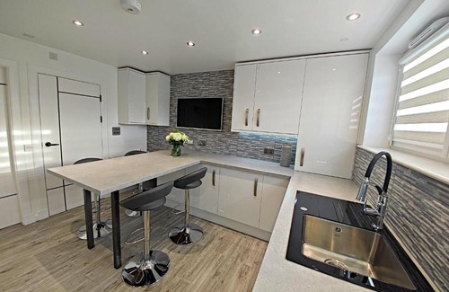 Central Aberdeen House | Private Room in Exclusive Apartment
