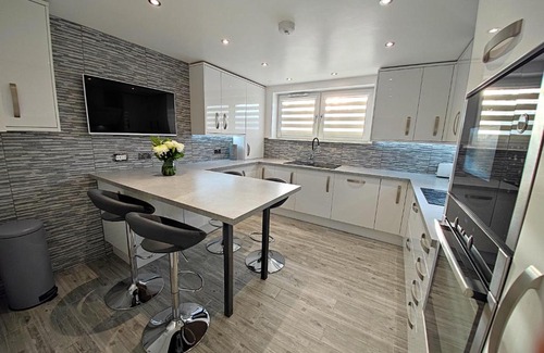 Central Aberdeen House | Private Room in Exclusive Apartment