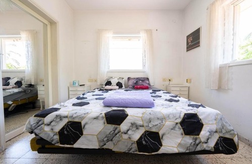 Rishon LeTsiyon House | Private room in great Vila
