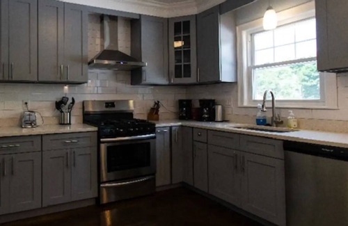 Quincy Apartment | Private room in Luxury Condo By Quincy Center