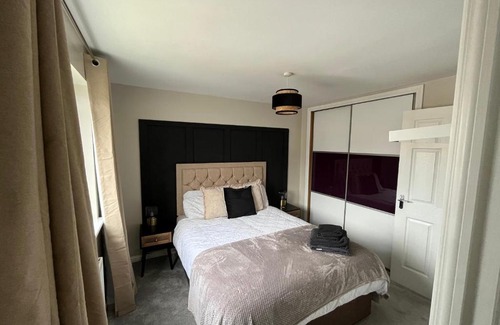 Aberdeen House | Private room in residential house