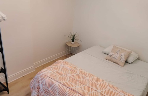 Hamilton Apartment | Private room in shared guest only home