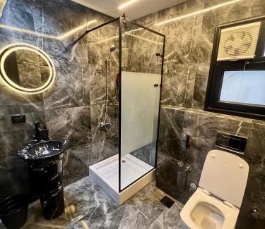 Al-Jumruk Apartment | Private Room in shared apartment with Sea View Balcony