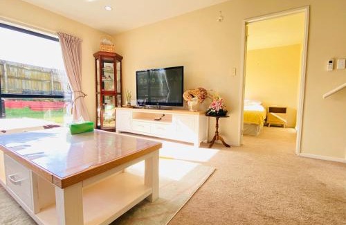 Ranui House | Private Room in West Auckland