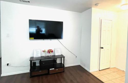 Dallas House | Private room near downtown