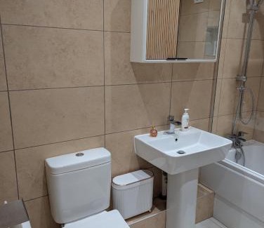 Mapperley House | Private Room, Own Bathroom, Bus Stop and Shops Nearby