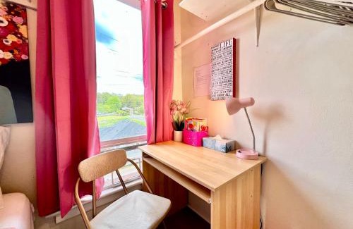 Rainier Valley House | Private Room TINY with Shared Bathroom near SeaTac Airport and Downtown Seattle