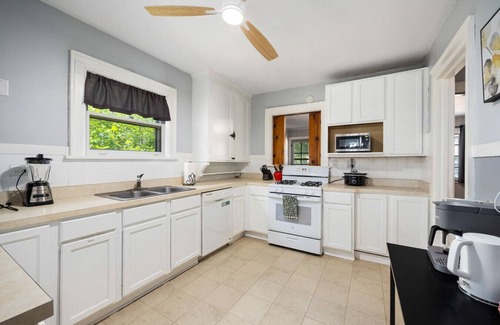 Peoria House | Private Room w/Full Daybed | Clean, Cozy & Quiet