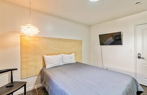 Ogden House | Private Room w/own Bathroom, Quiet Neighborhood!