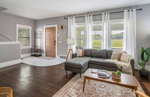 Vine House | Private Room w/twin bd, blackout curtains near WMU