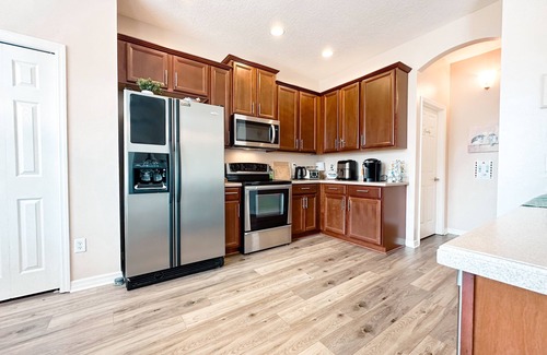 Ruskin House | Private Room w/wifi & minutes to I-75
