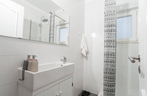 Sao Pedro de Muel Cabin | Private Room With Balcony sea View Private Bathroom