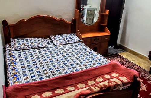Mehdipatnam House | Private room with attached bathroom