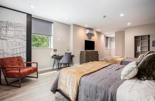 Bradenton House | Private room with Kitchen & Bath 4