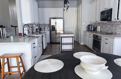 Medical Center District House | Private Room with Private Bathroom in Shared Home – Near Downtown & Hospital