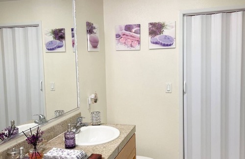 Airport Area Condo | Private room with private bathroom near UCIn