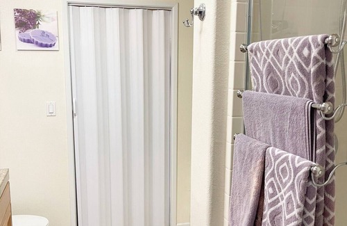 Airport Area Condo | Private room with private bathroom near UCIn