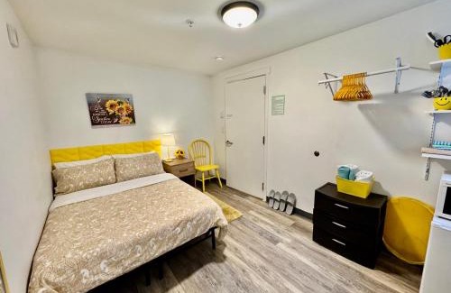 University District Apartment | Private Room with Shared Bathroom on the 1st Floor 10 minutes Walk to University of Washington
